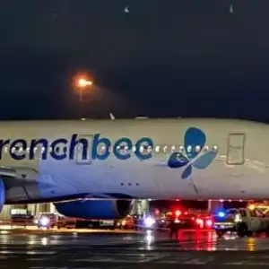 恐怖! 加拿大机场地勤人员遭飞机撞击身亡