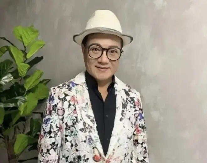 香港知名演员突然悔婚，和女友同居但分房睡，承诺会养对方一辈子