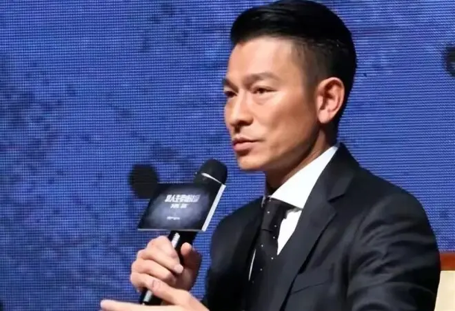 曾为嫁刘德华逼父卖肾、跳海自尽的女人，现在过得如何