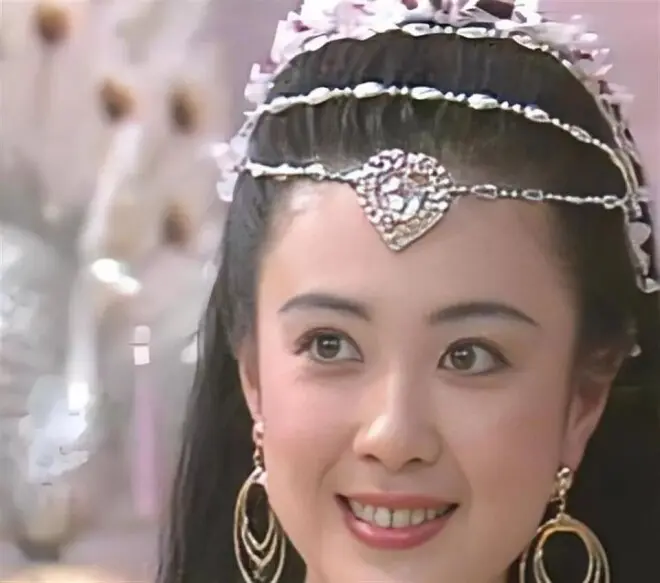 她曾是国民女神,36岁离婚59岁丧子,如今孤独终老