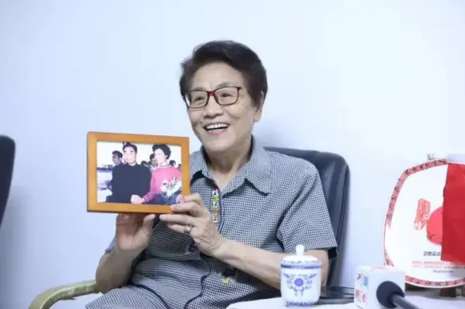 中国第一个打破世界纪录的女运动员郑凤荣逝世