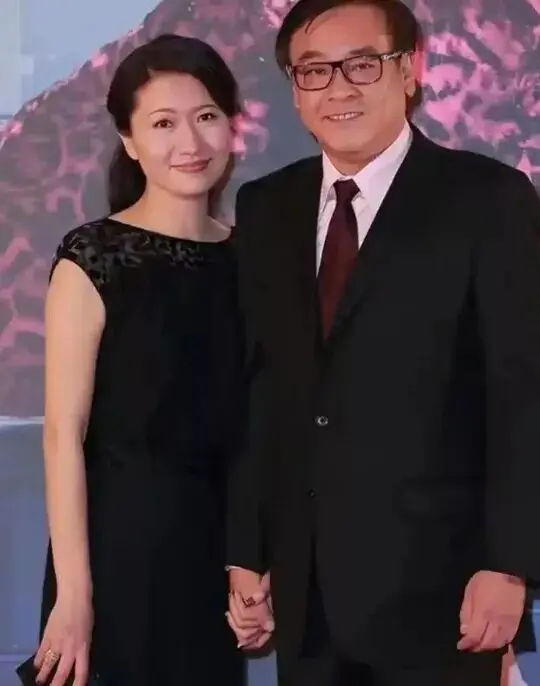 朴树疑陷五角恋，丁克的明星，各有各的难言之隐？