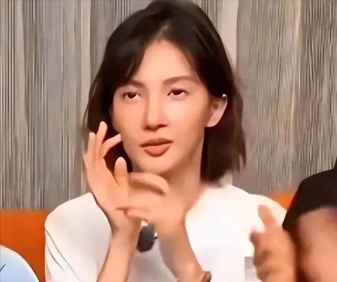 金晨直播官宣赴美留学,圈内人自曝离开真相引热议