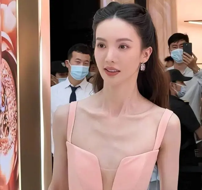 金晨直播官宣赴美留学,圈内人自曝离开真相引热议