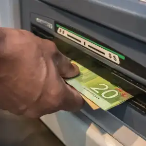 注意! 加拿大人今天将收到两笔政府福利金!