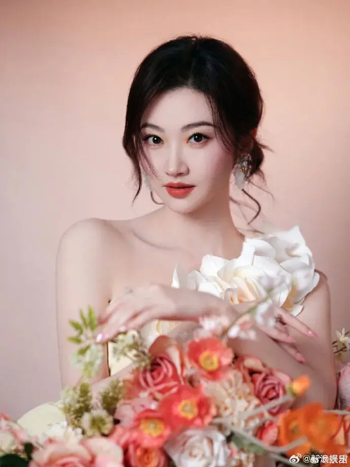 热搜爆了，孙宇晨发长文《我的女友景甜》，涉及3000万彩礼、代孕、订婚等细节，景甜方暂未回应
