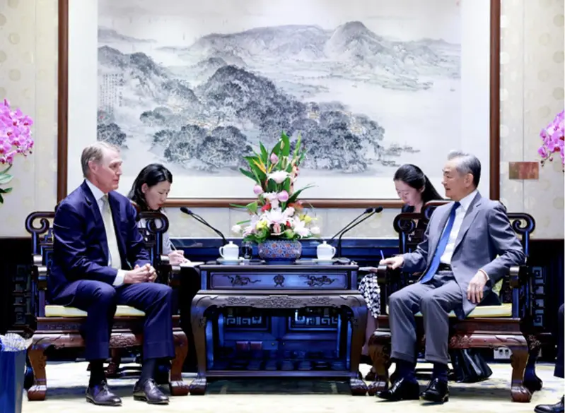 王毅会美驻中大使 吁管控分歧为两国高层交往排除干扰