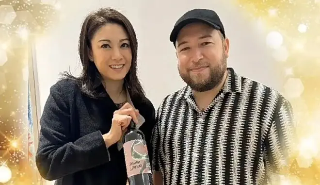 香港知名女星传恋70岁百亿富商,街头背普通帆布袋