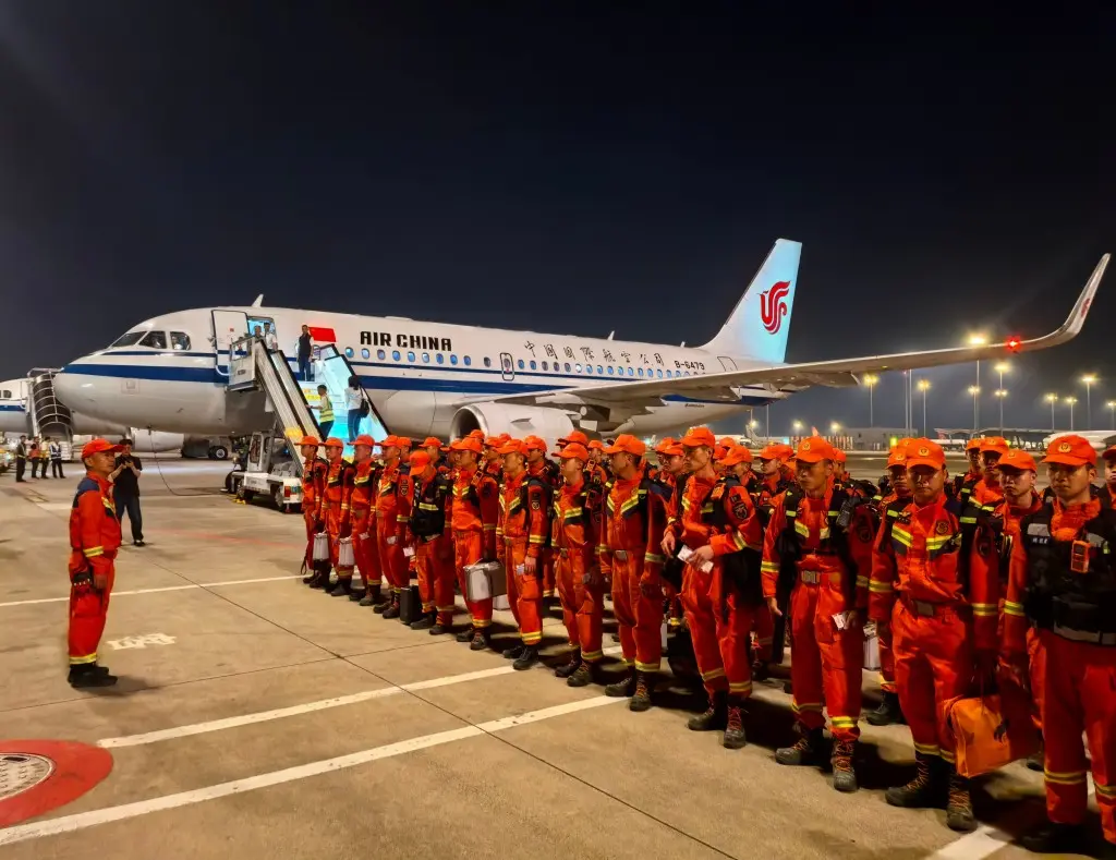 西藏泥石流︱中尼两国582人遇难逾2900人失踪 红十字会：9.3万人受灾︱持续更新