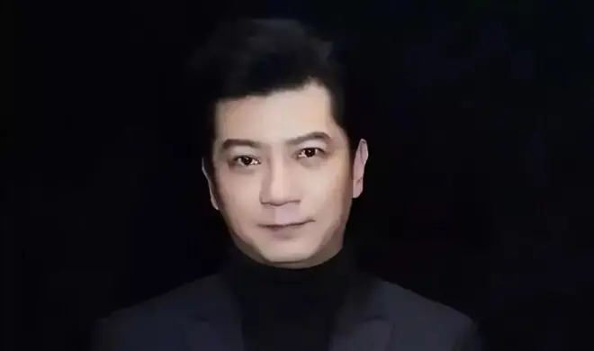 他与汤唯同居3年不娶，如今50岁靠配角戏约不断