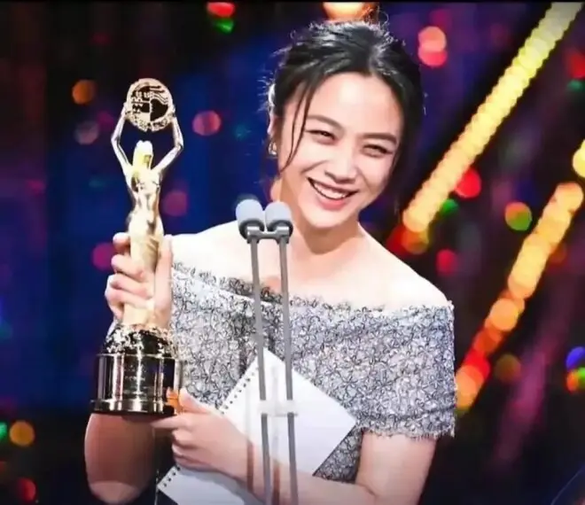 他与汤唯同居3年不娶，如今50岁靠配角戏约不断