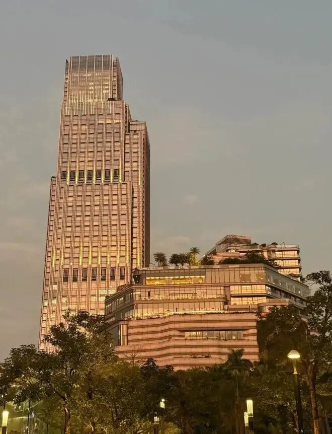 花4500万买根香蕉、掏百万包层酒店，《我的女友景甜》也是篇顶奢游记