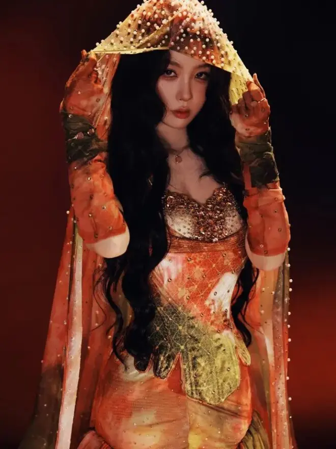 虞书欣绯红神女造型性感撩人 像油画里走出来异域神女
