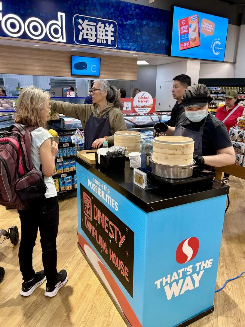 橡树岭园Safeway旗舰店盛大开幕    中英文并列充满温哥华亚洲风情