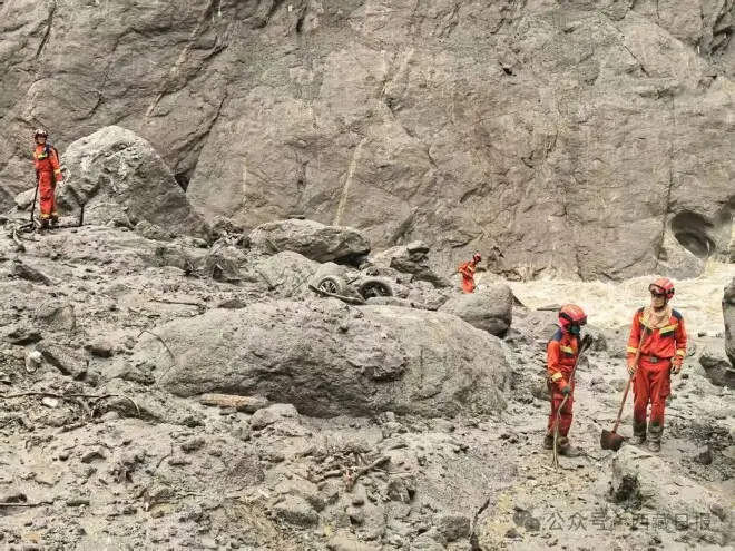 痛心！吉隆口岸建筑只剩钢筋骨架.....