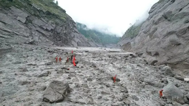 痛心！吉隆口岸建筑只剩钢筋骨架.....