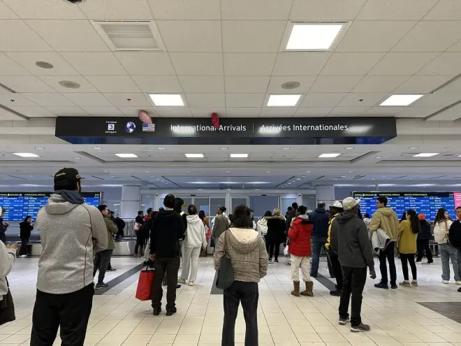 专家: 加拿大移民还是太多! 临时居民得再砍掉100万!