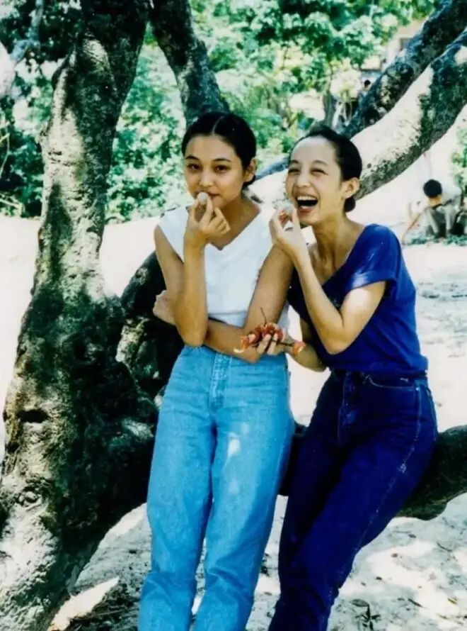 56岁张延离婚后近况曝光，已签约新公司复出，与前夫共同照顾女儿