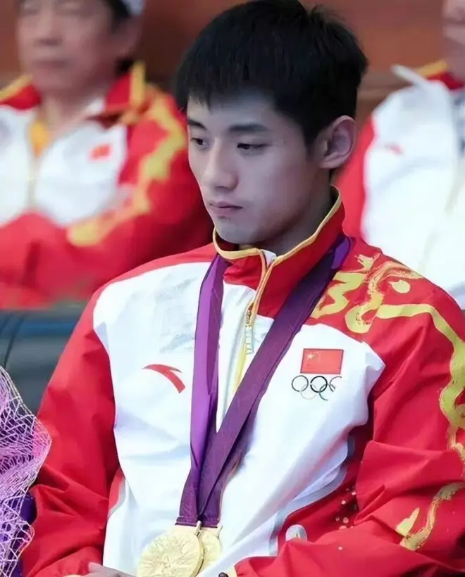 采花不败花是个爷们!张继科回应景甜事件,一句话保护了前任