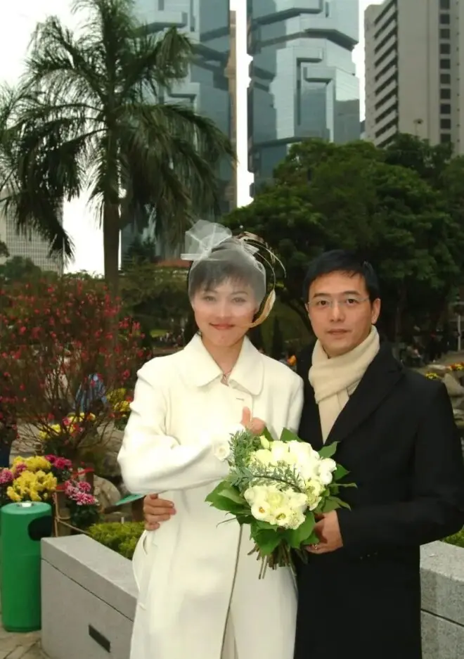 56岁张延离婚后近况曝光，已签约新公司复出，与前夫共同照顾女儿