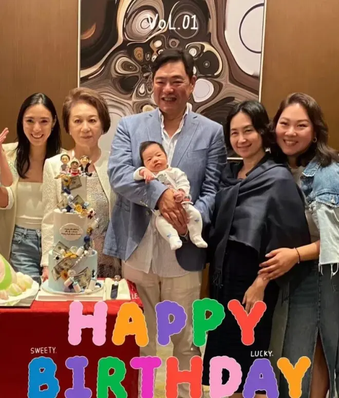 赌王女儿何超琼庆64岁生日!"百亿闺蜜团"合影曝光