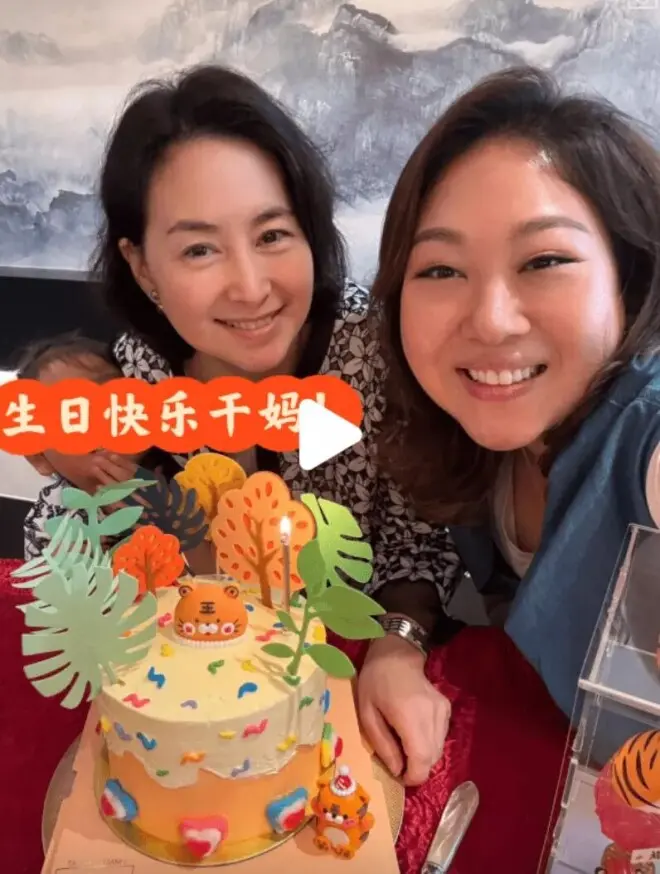 赌王女儿何超琼庆64岁生日!"百亿闺蜜团"合影曝光