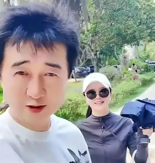 65岁的付笛生：住北京四合院，妻子冻龄似少女