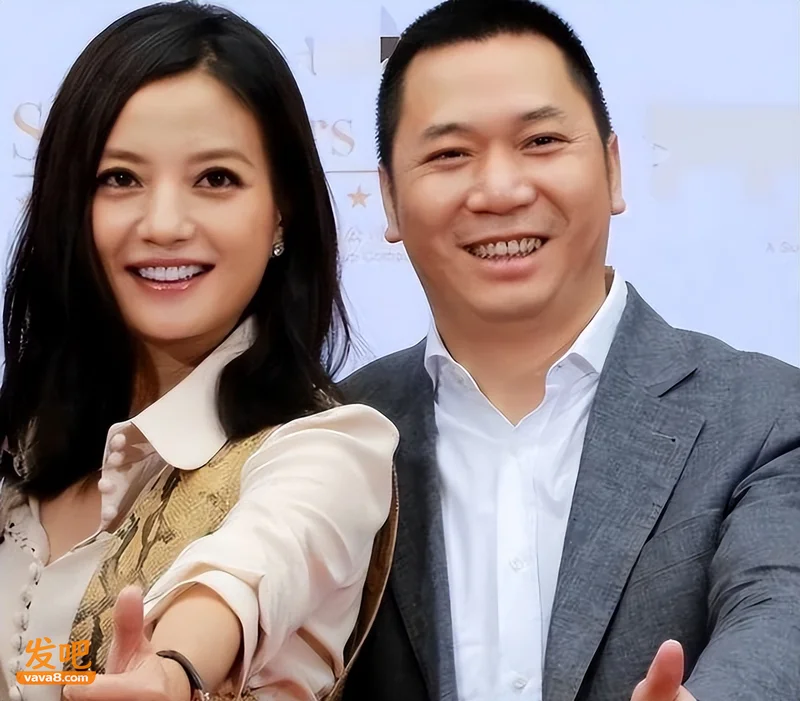 婚离了、事业也没了!被封5年后,赵薇近况曝光