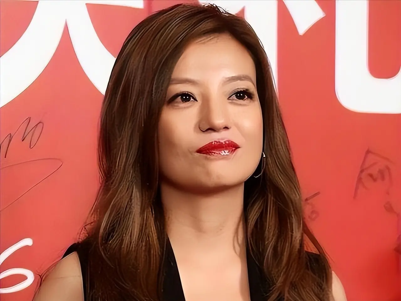 婚离了、事业也没了!被封5年后,赵薇近况曝光