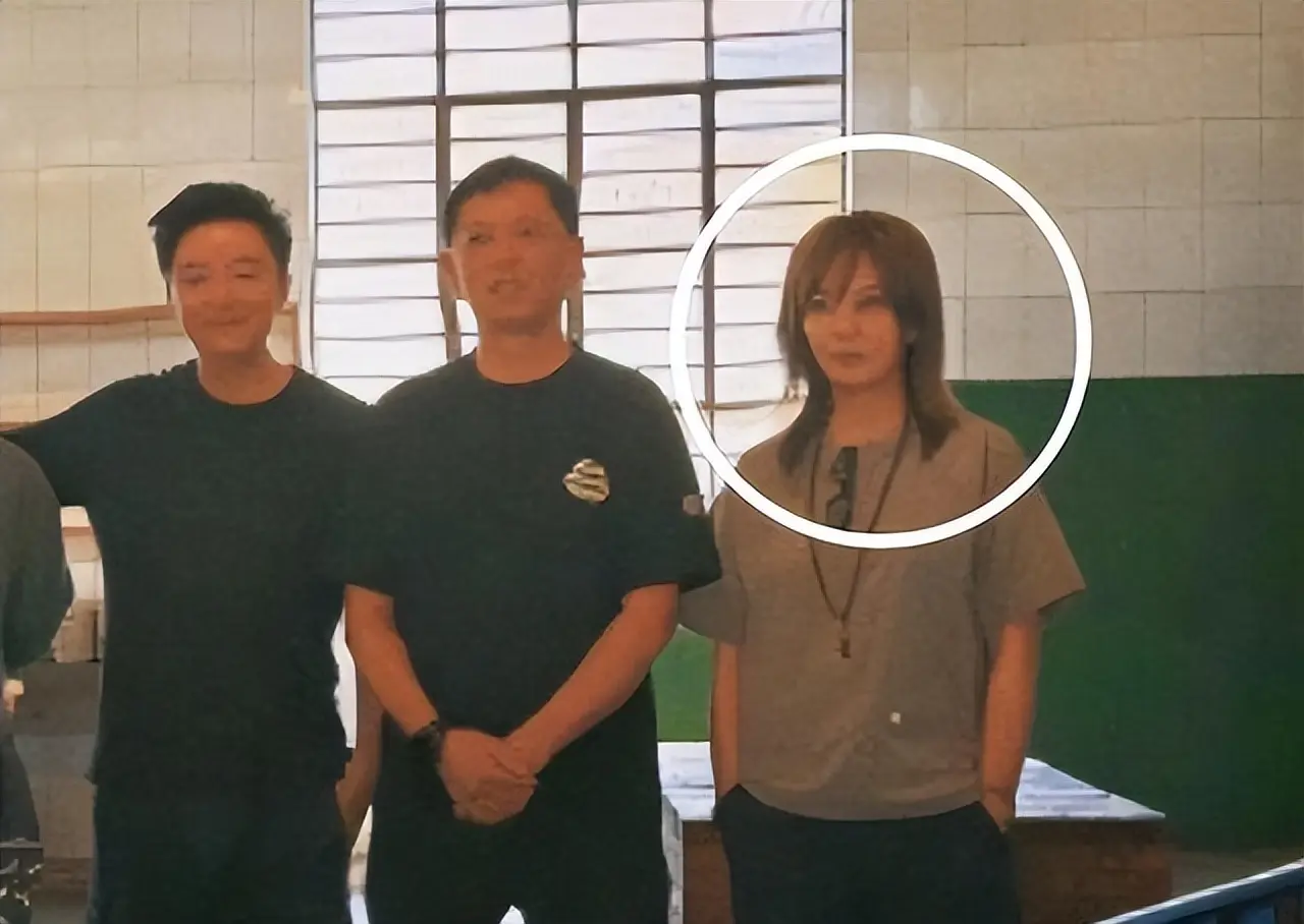 婚离了、事业也没了!被封5年后,赵薇近况曝光