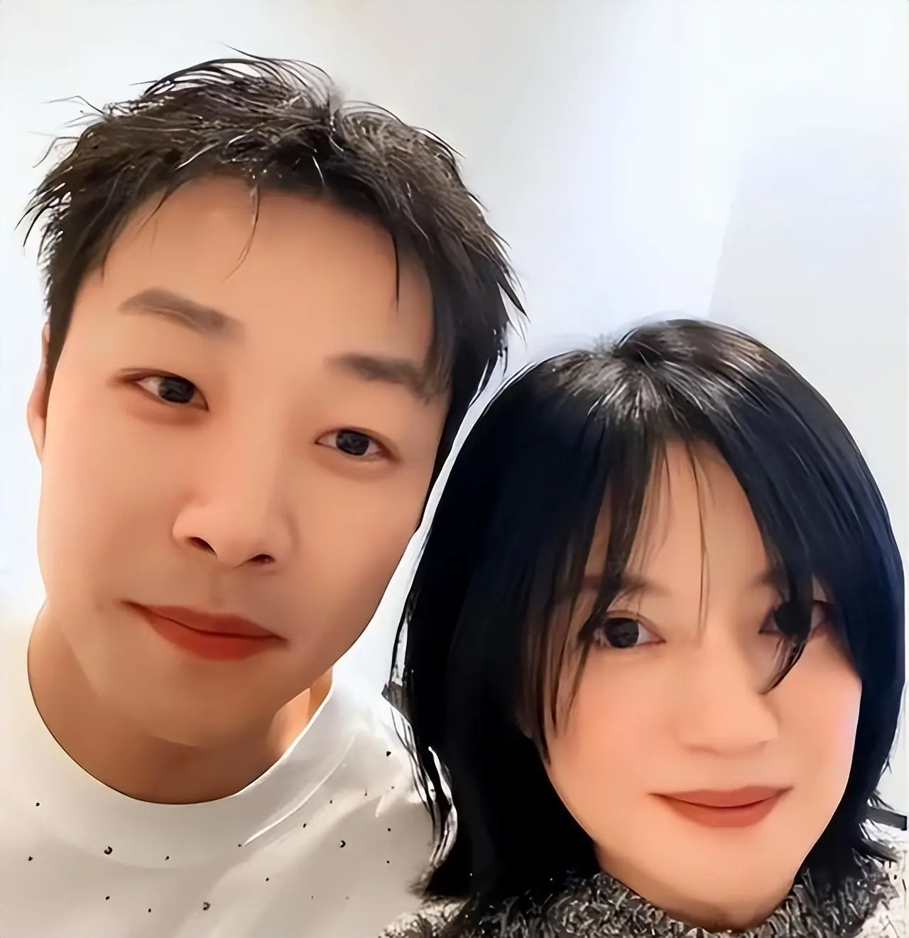 婚离了、事业也没了!被封5年后,赵薇近况曝光