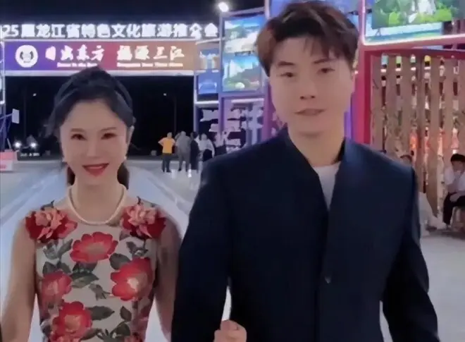 65岁的付笛生：住北京四合院，妻子冻龄似少女