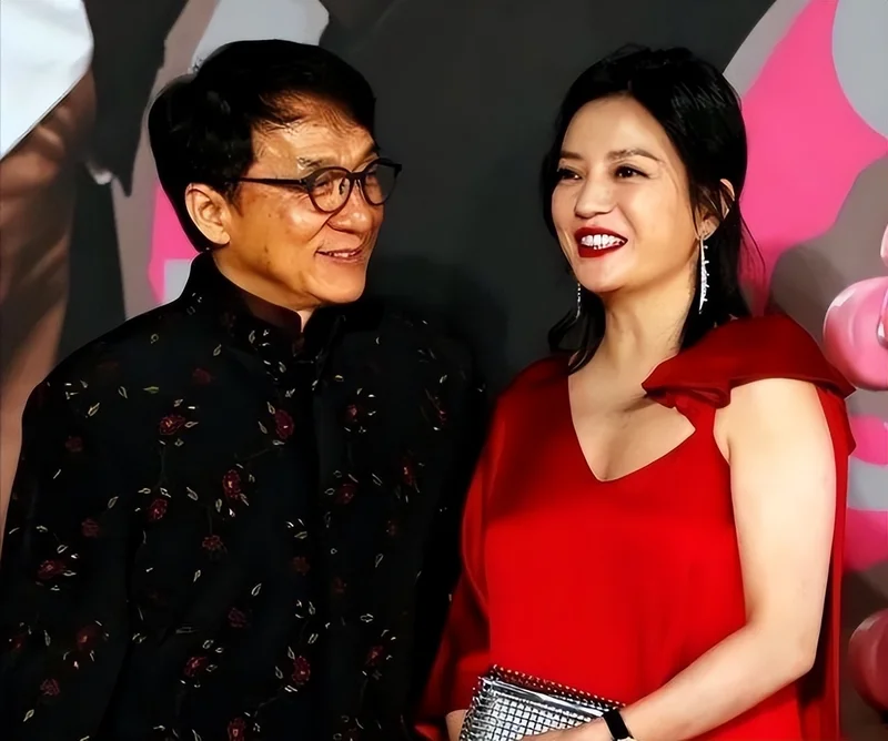婚离了、事业也没了!被封5年后,赵薇近况曝光