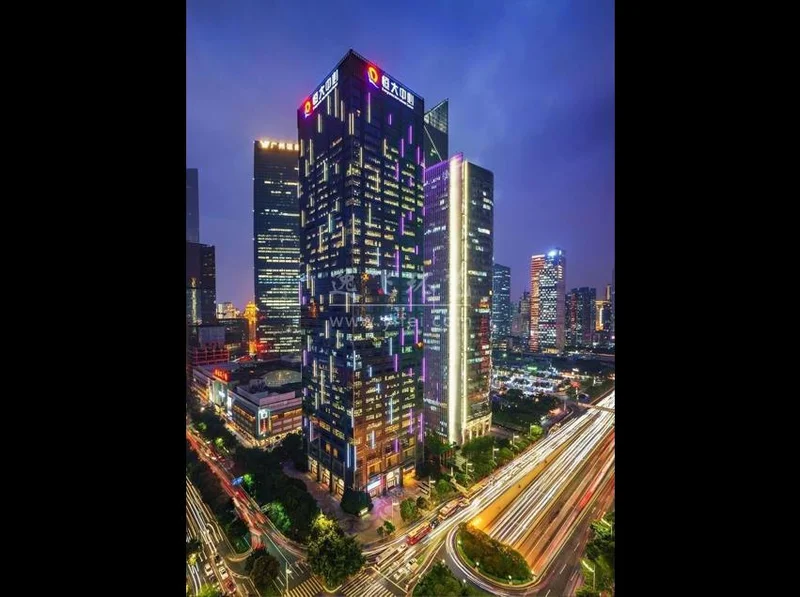 同欠几千亿,为何许家印无期,王健林能周旋?