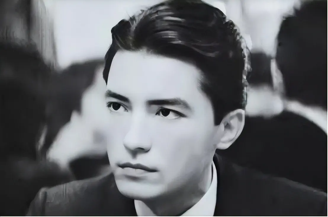 离婚 47 年后，74 岁尊龙现状曝光，隐居加拿大深山，没后代也不社交