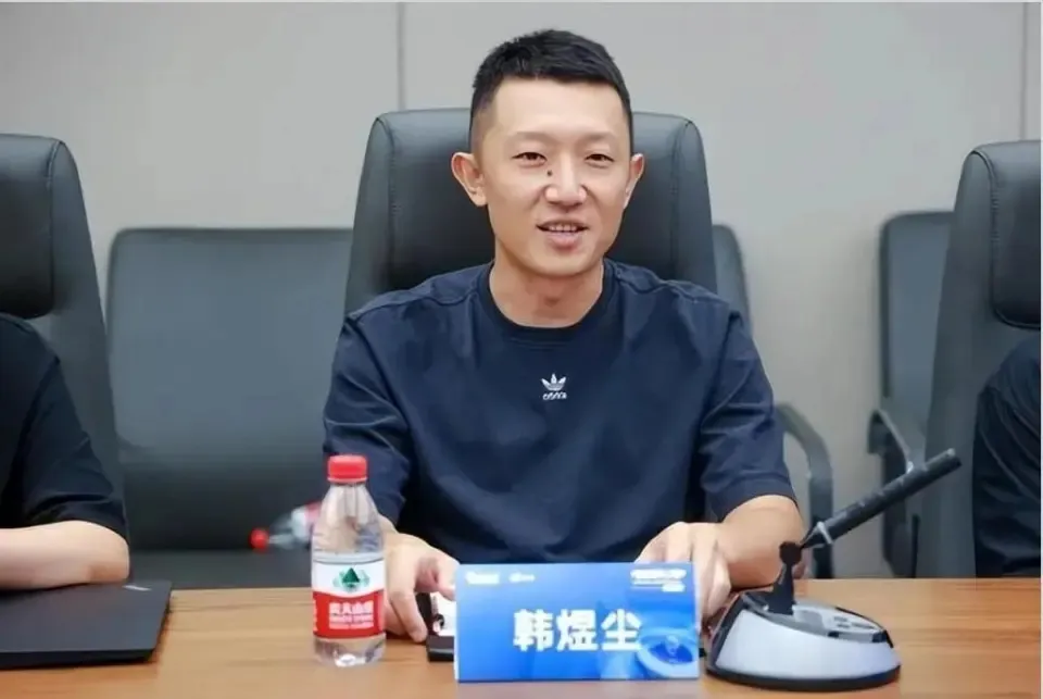 还没操够,美女下属被曝与公关副总不伦恋