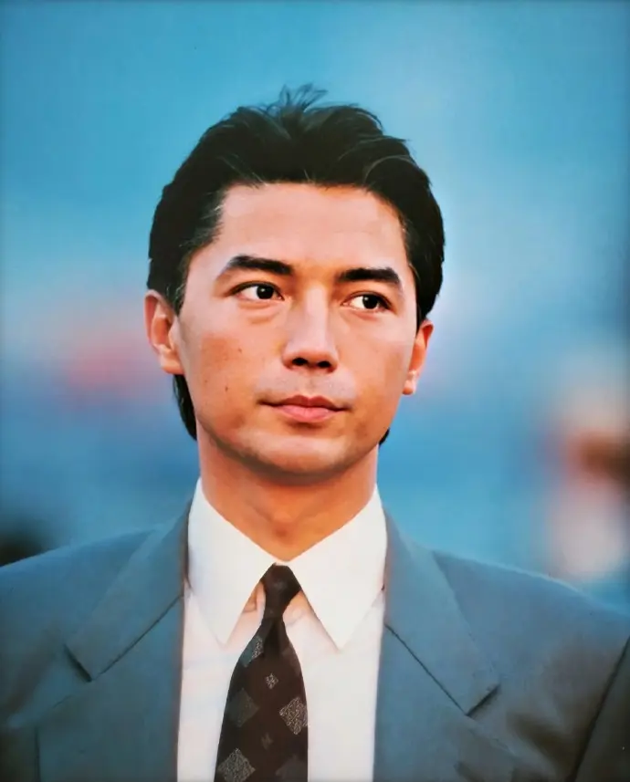 离婚 47 年后，74 岁尊龙现状曝光，隐居加拿大深山，没后代也不社交