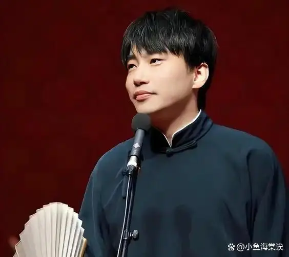 好奇查了一下何九华的出身，一查才发现网传何九华根本不是什么普通相声演员，他就是一个富二代呀！科班出身家境优渥，却十五年无代表作