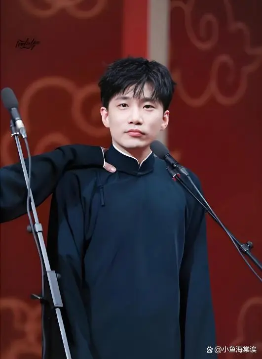 好奇查了一下何九华的出身，一查才发现网传何九华根本不是什么普通相声演员，他就是一个富二代呀！科班出身家境优渥，却十五年无代表作