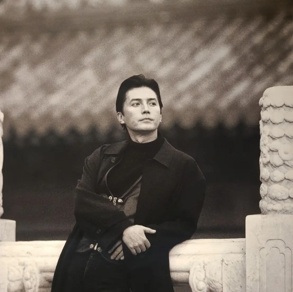 离婚 47 年后，74 岁尊龙现状曝光，隐居加拿大深山，没后代也不社交