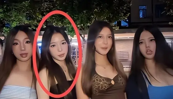 16岁赵薇女儿近照引关注，穿搭气质变化大