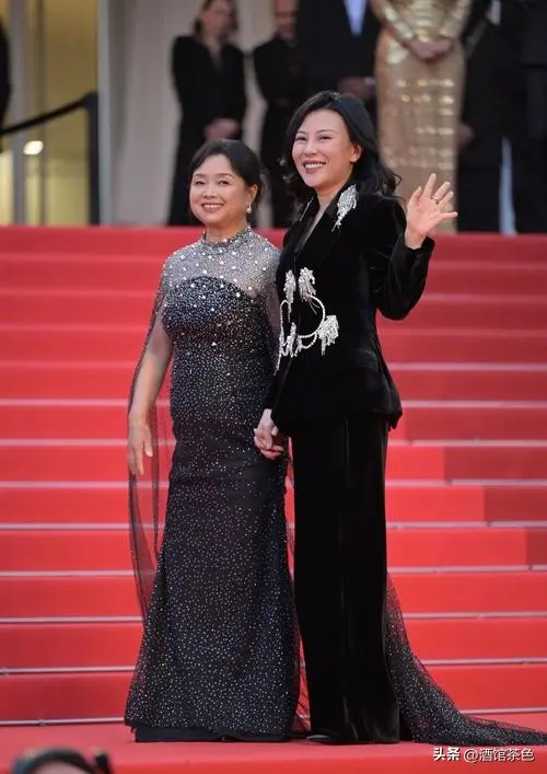 何勇前妻是她，北大才女顶级编导，如今前夫去世，她再婚生双胞胎