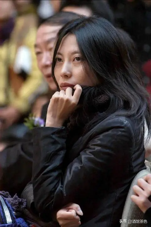 何勇前妻是她，北大才女顶级编导，如今前夫去世，她再婚生双胞胎