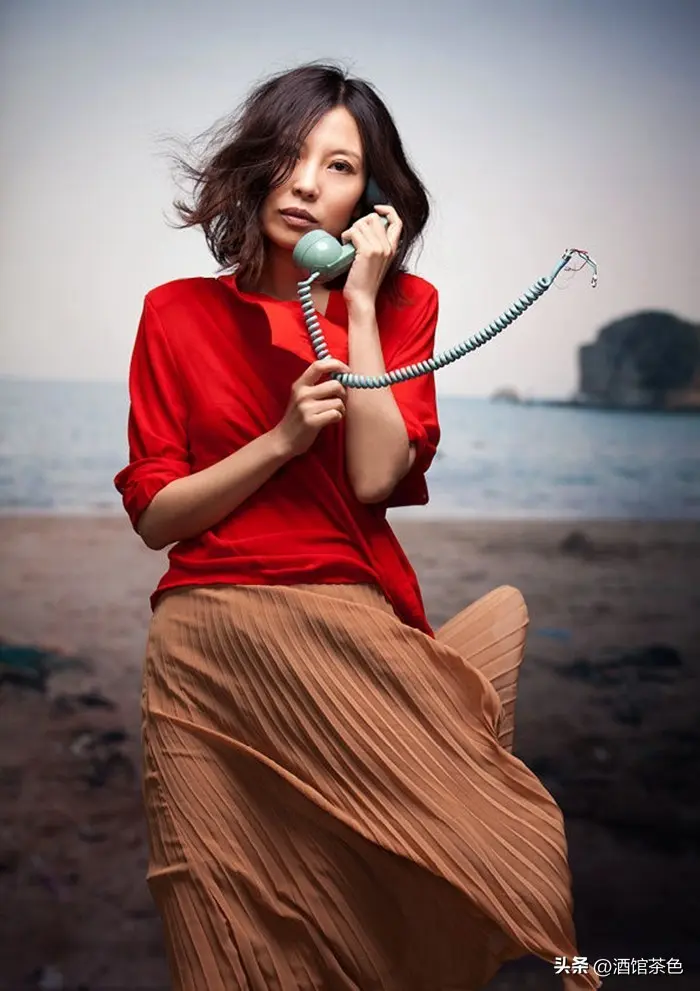 何勇前妻是她，北大才女顶级编导，如今前夫去世，她再婚生双胞胎