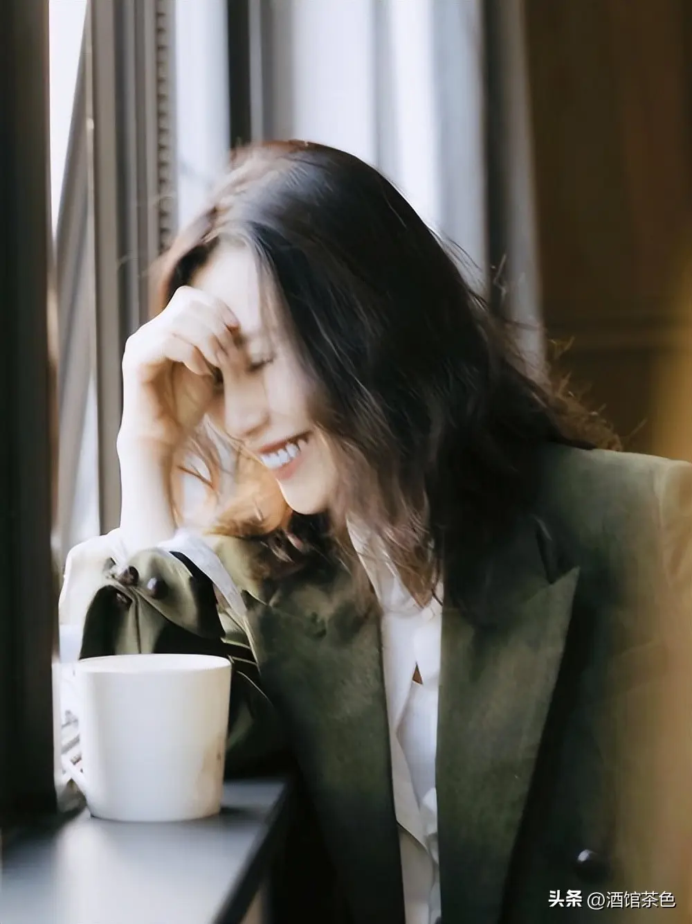 何勇前妻是她，北大才女顶级编导，如今前夫去世，她再婚生双胞胎