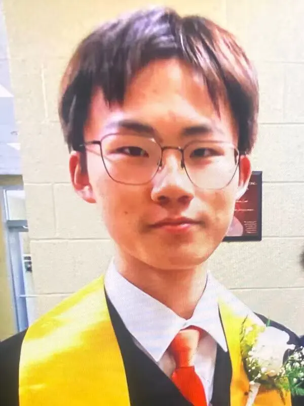 滑大中国学生被捕案！姐姐怒斥：他要是间谍，我就是特朗普他爸