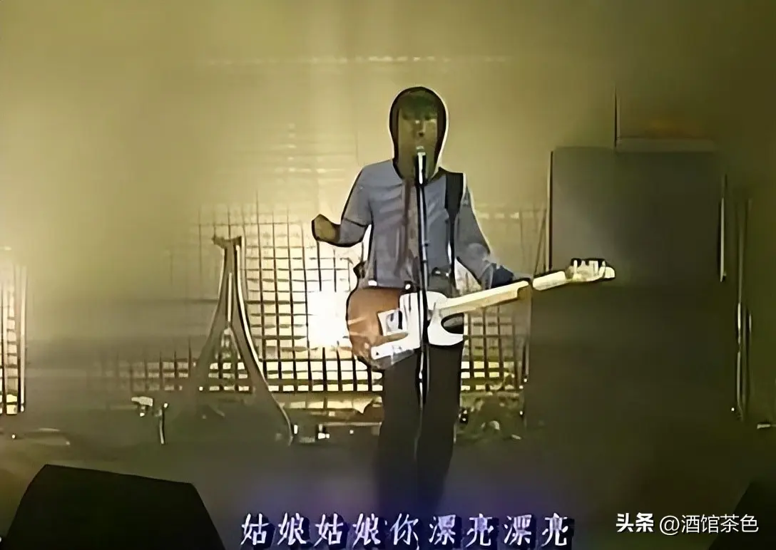 何勇前妻是她，北大才女顶级编导，如今前夫去世，她再婚生双胞胎