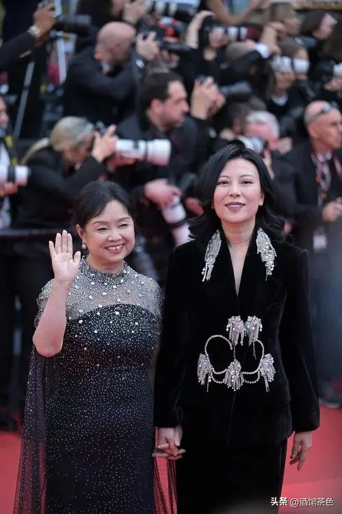 何勇前妻是她，北大才女顶级编导，如今前夫去世，她再婚生双胞胎