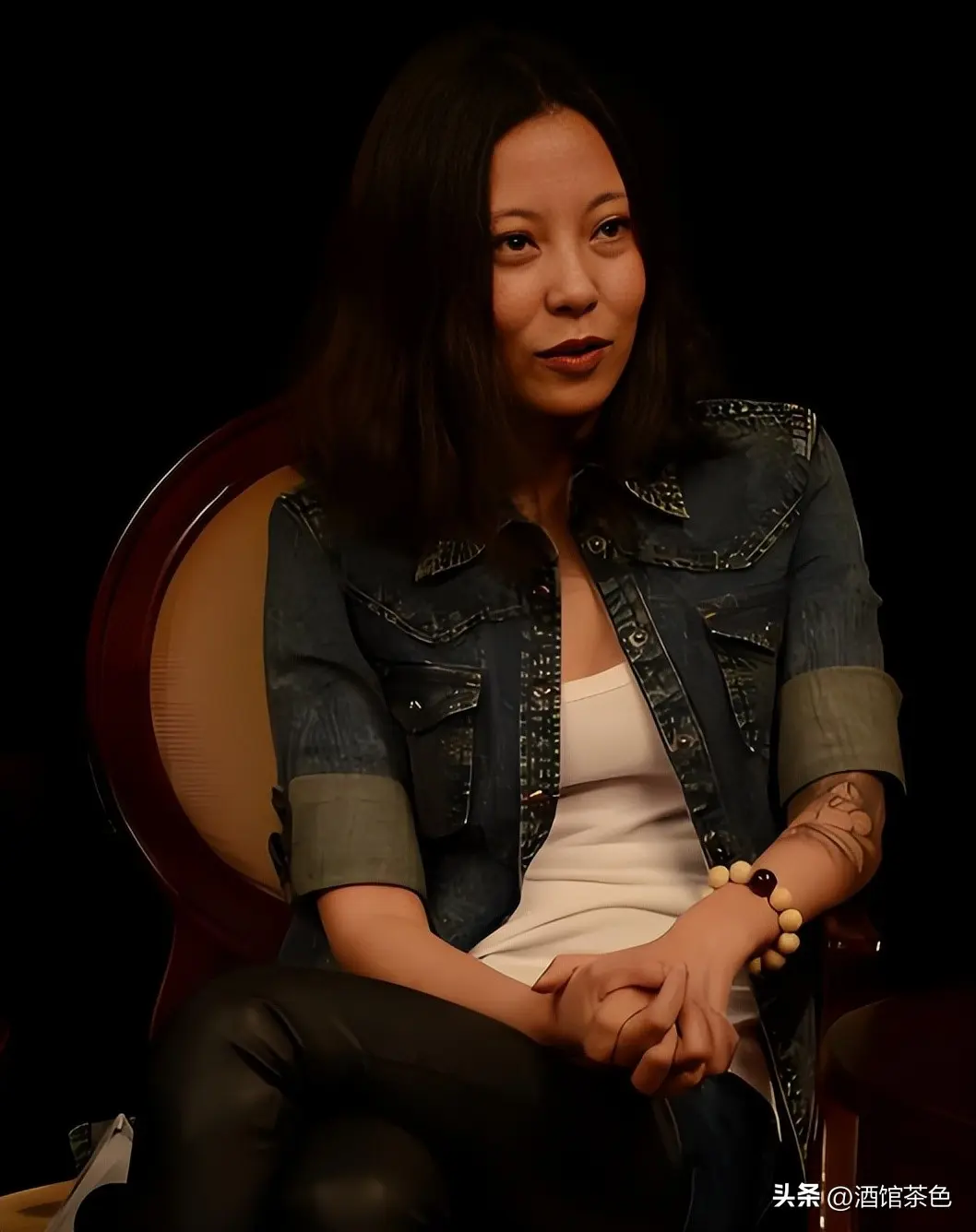 何勇前妻是她，北大才女顶级编导，如今前夫去世，她再婚生双胞胎