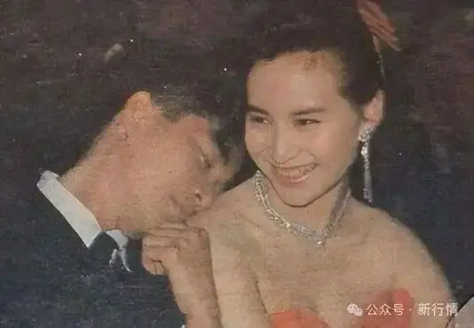 赌王女儿何超琼爆出张国荣往事 大为震撼